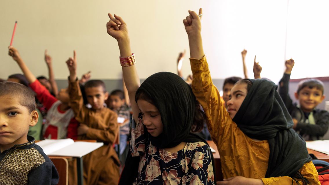 Als Bedingung einer Anerkennung nennen zum Beispiel Deutschland und die USA die Respektierung der Frauenrechte. Die Taliban hatten während ihrer Herrschaft von 1996 bis 2001 Frauen weitgehend aus dem öffentlichen Leben verbannt und Mädchen jegliche Bildung verboten.