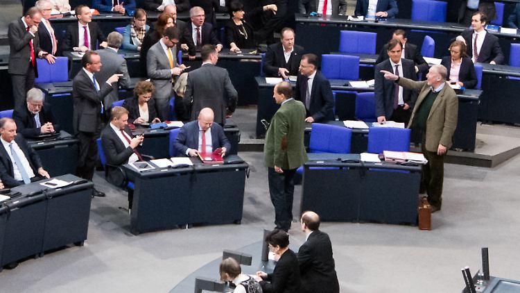 Die FDP hatte schon vorher versucht, nicht mehr neben der AfD sitzen zu müssen, war aber mit dem Vorhaben gescheitert. Nun ein neuer Versuch - mit Unterstützung der Linken. (Bild von 2018)
