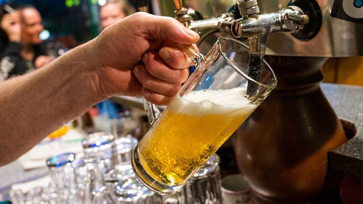 Das Glas Bier dürfte zwischen 30 und 50 Cent teurer werden, schätzen Experten.