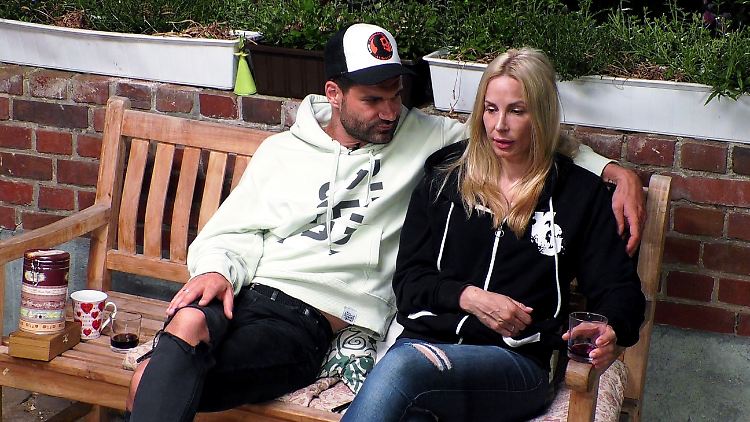 Mag weder "Ökos" noch "respektlose" Leute: Mike C. an der Seite seiner Frau (RTL)