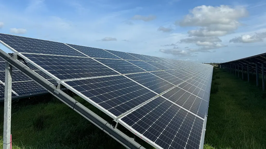 Neuer-Solarpark-soll-rund-14-000-Haushalte-mit-erneuerbarer-Energie-versorgen