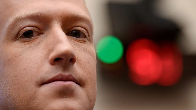Da Mark Zuckerbergs Konzern mittlerweile deutlich mehr ist als Facebook, soll der Name geändert werden. 