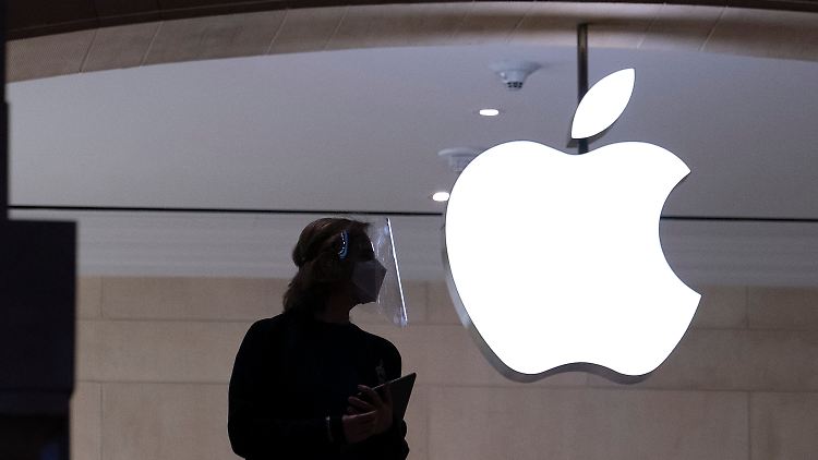 Apple hat als erstes Unternehmen an der Börse die Drei-Billionen-Dollar-Schallmauer durchbrochen.