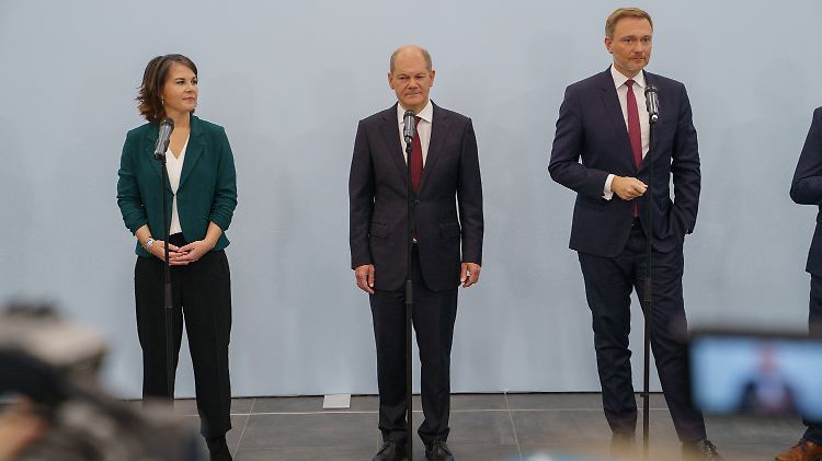 In den nächsten Wochen werden sie ums Labern nicht herumkommen: Baerbock, Scholz und Lindnder.