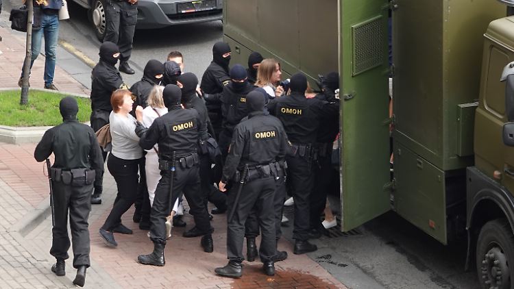 Verhaftung von Demonstranten in Minsk im Sommer 2020. Mit massiver Repression hat Lukaschenko die Proteste gegen sein Regime unterdrückt.