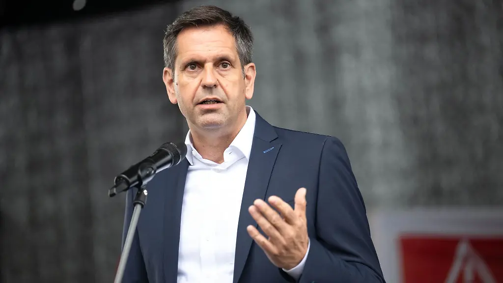 Niedersachsens-Wirtschaftsminister-Olaf-Lies-ist-fuer-den-Erhalt-von-VW-Standorten