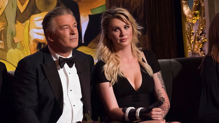 Ireland Baldwin zeigt Mitgefühl für ihren Vater.