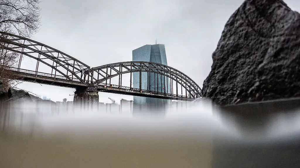 Die-Deutschherrnbruecke-ist-in-die-Jahre-gekommen