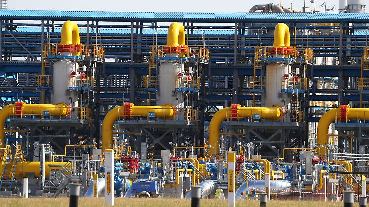 Nord Stream 2 durchläuft derzeit noch das Zertifizierungsverfahren bei der Bundesnetzagentur, erst dann kann sie kommerziell ihren Betrieb aufnehmen.