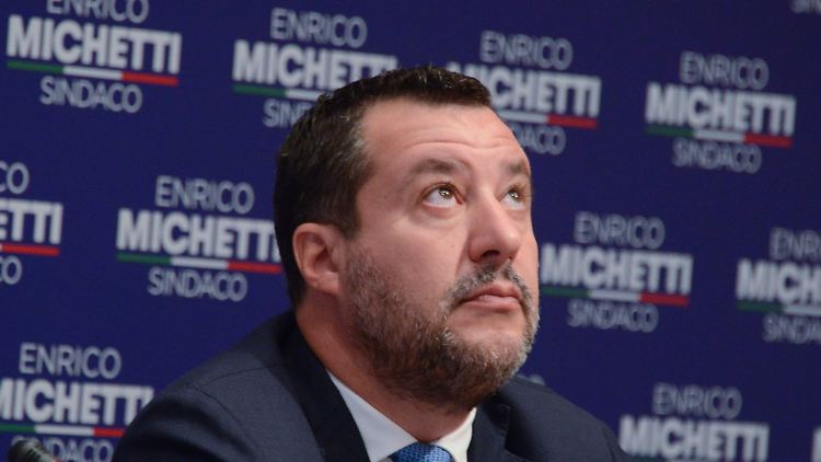Matteo Salvini war von Juni 2018 bis September 2019 Innenminister im ersten Kabinett der Regierung von Ministerpräsident Giuseppe Conte, dem Vorgänger des aktuellen Regierungschefs Mario Draghi