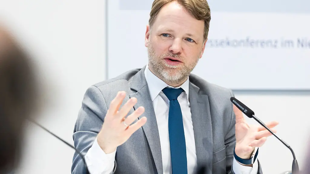 Finanzminister-Heere-fordert-Impulse-fuer-die-Wirtschaft-und-eine-Reform-der-Schuldenbremse