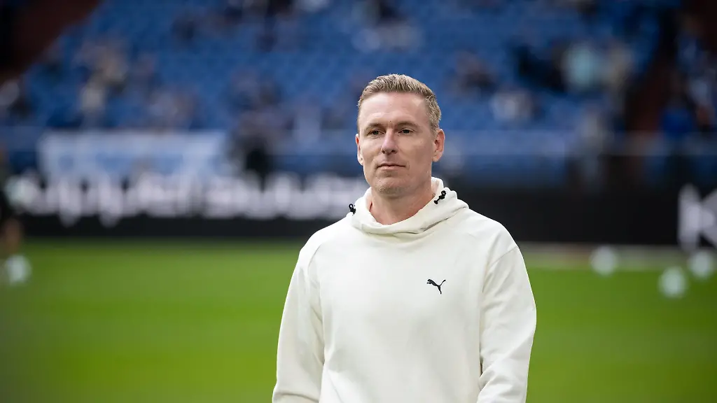 Leonhard-Haas-betreut-die-Fuerther-nun-auch-erstmals-im-DFB-Pokal