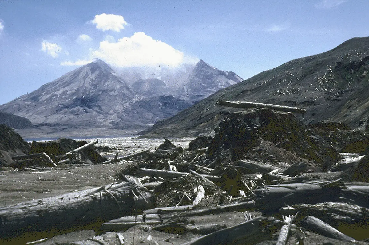 2004-10-01T000000Z-2095907990-RP5DRICYDJAA-RTRMADP-3-ENVIRONMENT-VOLCANO