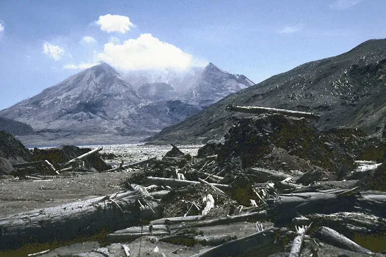 2004-10-01T000000Z-2095907990-RP5DRICYDJAA-RTRMADP-3-ENVIRONMENT-VOLCANO