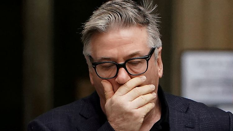 Die Sicherheitsprotokolle am Set sollen nicht strikt eingehalten worden sein, heißt es von Mitgliedern von Alec Baldwins "Rust"-Crew.