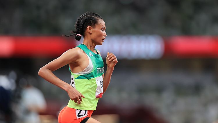 Bei den Sommerspielen in Tokio ging Letesenbet Gidey noch über 10.000 Meter an den Start.
