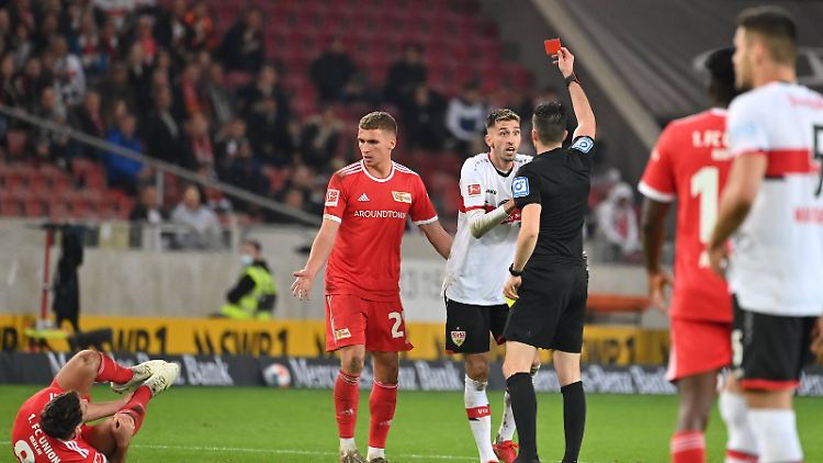 Karazor brauchte kaum mehr als eine halbe Minute, um für zwei Fouls zweimal Gelb und damit Gelb-Rot zu sehen.