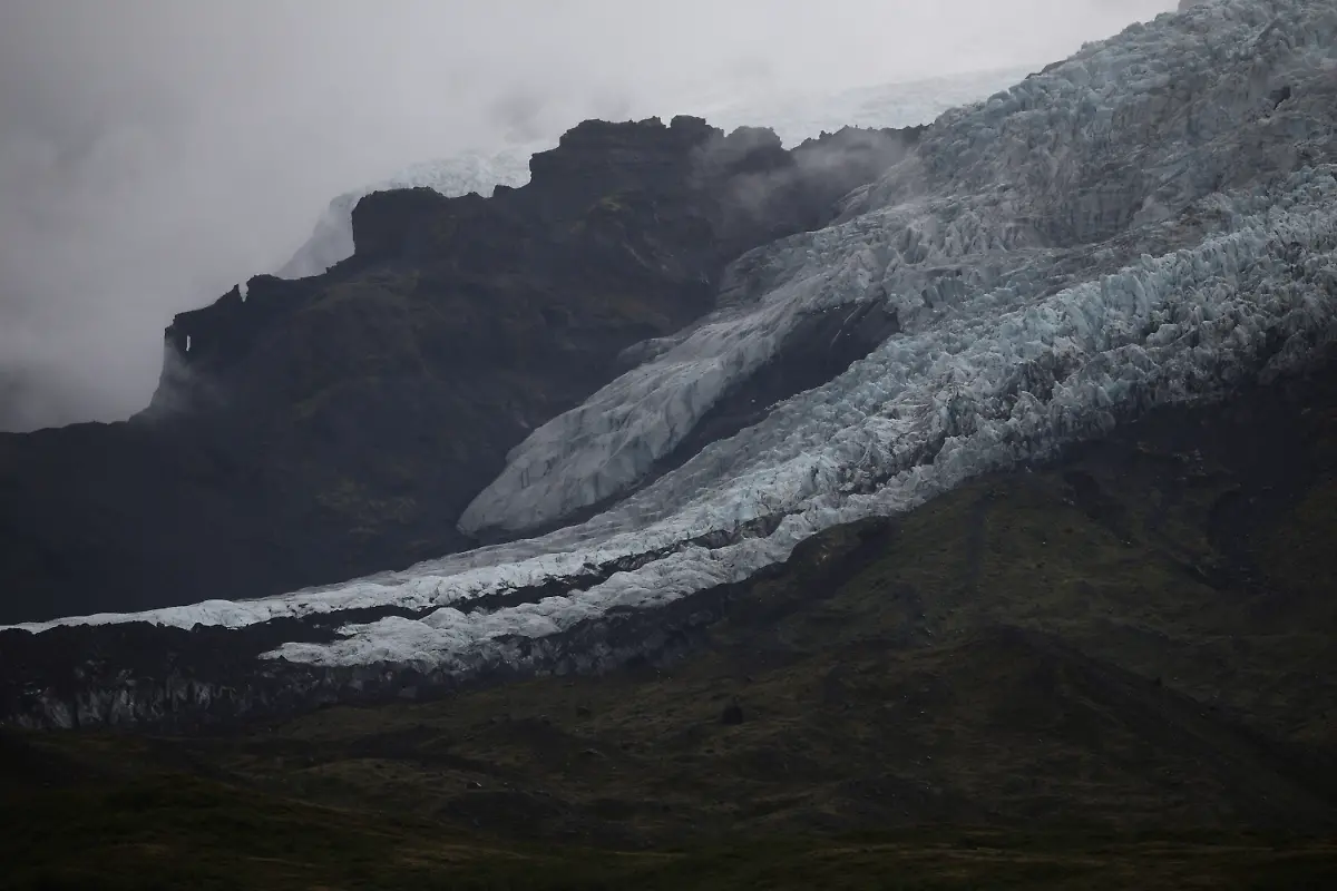 Kotarjokull-an-outlet-glacier-in-southern-Iceland