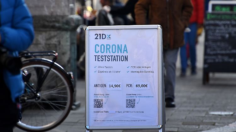 Die Zahl der positiv getesteten Menschen in Deutschland steigt kontinuierlich weiter.