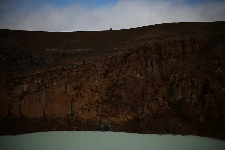 Tourists-walk-along-the-edge-of-Viti-crater
