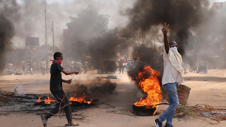 Seit Wochen ist der Sudan in Aufruhr. Bereits vor dem Putschversuch gab es immer wieder Proteste.