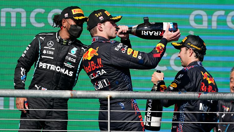 Max Verstappen (Mitte) stach F1-Weltmeister Lewis Hamilton (links) beim USA-GP aus.