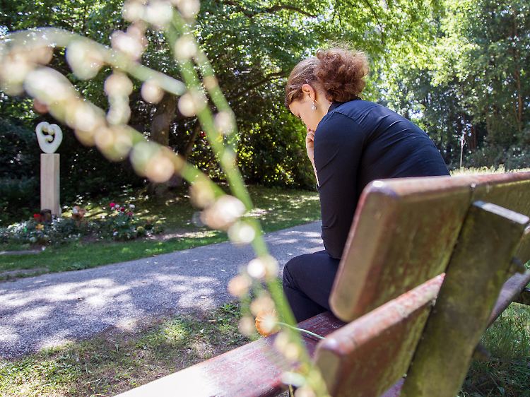 Einen "Schwangerschaftsverlust" zu verarbeiten, ist nicht leicht und auch für viele Paare eine harte Belastungsprobe.