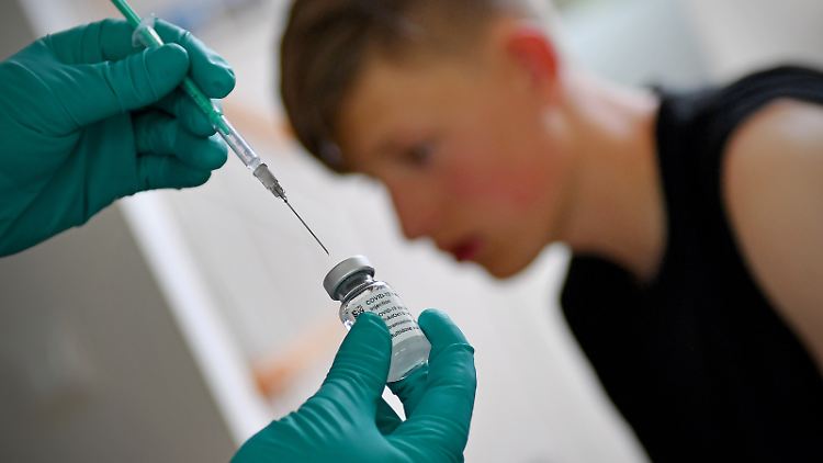 12- bis 17-Jährige dürfen bereits gegen das Coronavirus geimpft werden, demnächst könnten viele Kinder zwischen 5 und 12 Jahren dazukommen. 