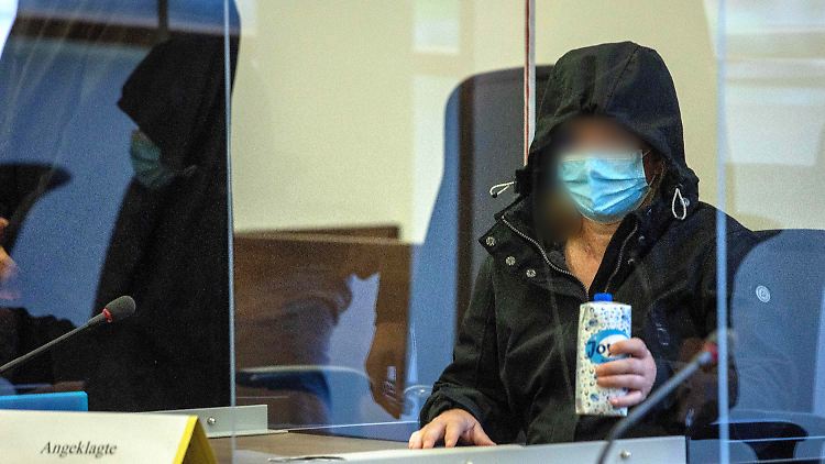 Die Staatsanwaltschaft geht davon aus, dass die 52-Jährige die Taten im Zustand erheblich verminderter Schuldfähigkeit begangen hat.