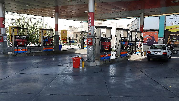 Die Treibstoffversorgung ist an vielen Tankstellen unterbrochen, wie hier in Teheran.