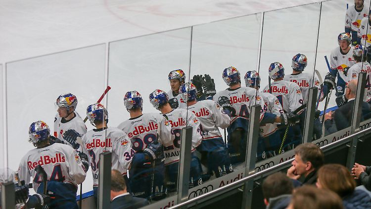 Von Corona-Infektionen schwer gebeutelt: Die Mannschaft von Red Bull München.