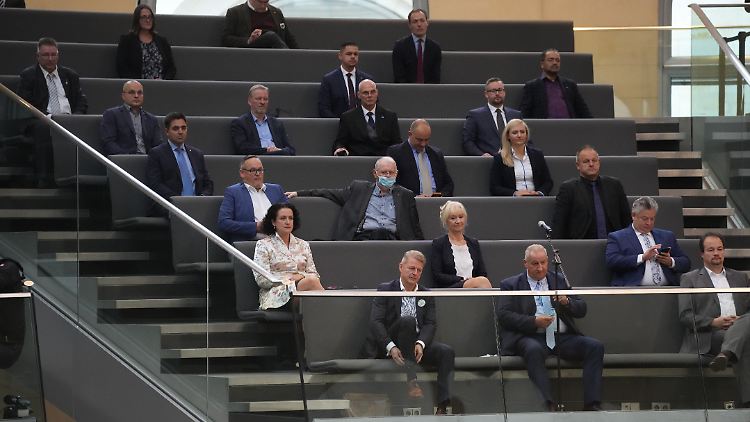 22 AfD-Abgeordnete verweigerten die 3G-Regel.