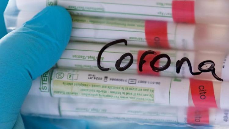 Die Zahl der Corona-Neuinfektionen ist erneut deutlich angestiegen.