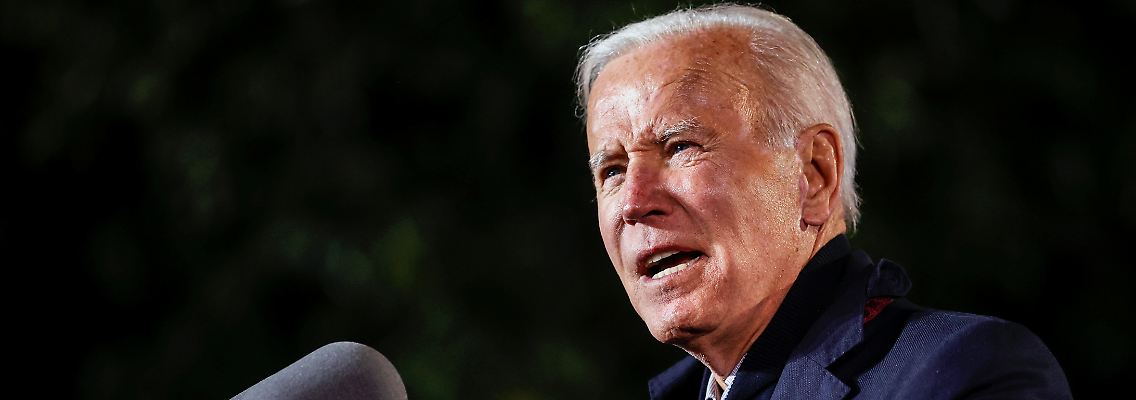 2021-10-27T015241Z_1273274084_RC20IQ9PSBO1_RTRMADP_3_USA-ELECTION-VIRGINIA-BIDEN.JPG