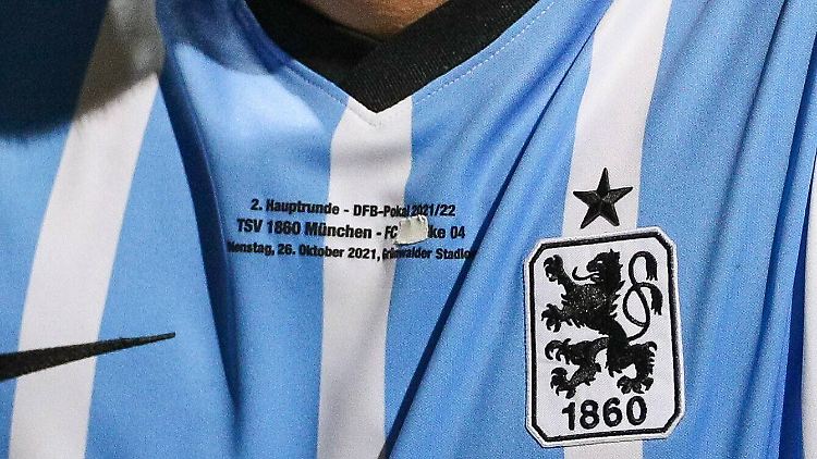 Das abgeklebte Trikot. 