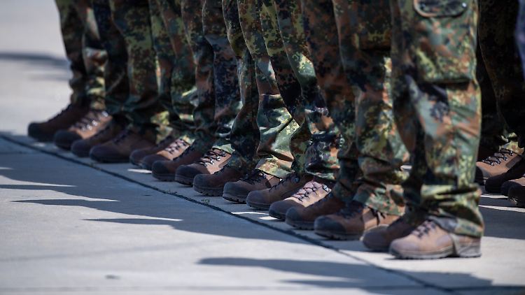 Der Bundeswehr-Geheimdienst MAD untersucht derzeit 1397 extremistische Verdachtsfälle. 