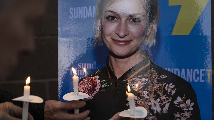 Kamerafrau Halyna Hutchins starb, nachdem Baldwin irrtümlich einen Schuss auf sie abfeuerte.