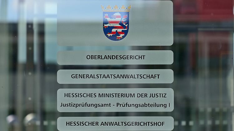Der 53-Jährige bestreitet die Vorwürfe.