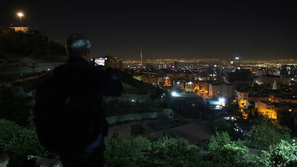 2024-10-26T013220Z-835564882-RC21SAATR8MG-RTRMADP-3-ISRAEL-PALESTINIANS-IRAN-EXPLOSIONS