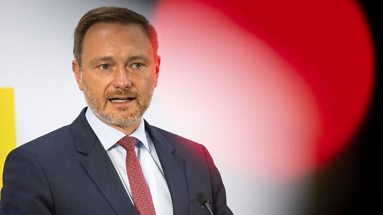 Lindner ist für Subventionsabbau, der soll aber nicht die "arbeitende Mitte" treffen.