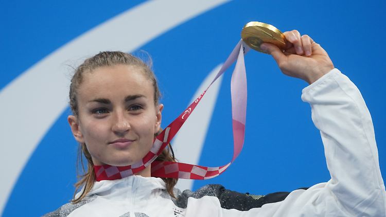 Krawzow bei der Siegerehrung nach ihrem Sieg bei den Paralympics. 