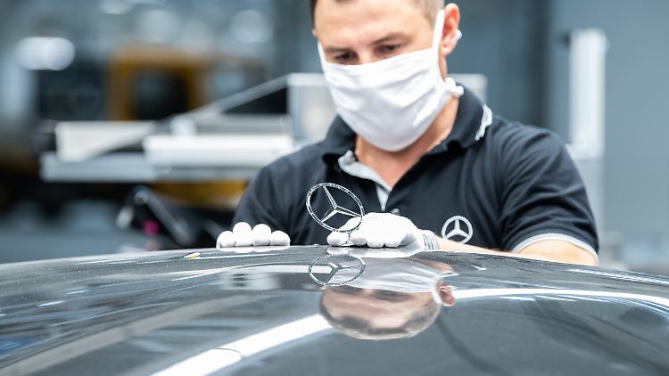 Daimlers Strategie, angesichts des Chipmangels die lukrativen Modelle priorisiert zu bauen, zahlt sich offenbar aus. 