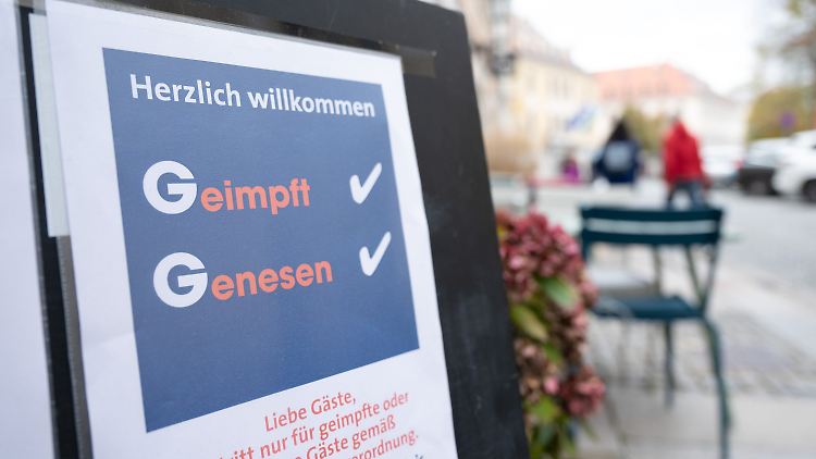 2G als Option ist bekannt - als Pflicht in weiten Teilen des öffentlichen Lebens wäre es ein Novum.