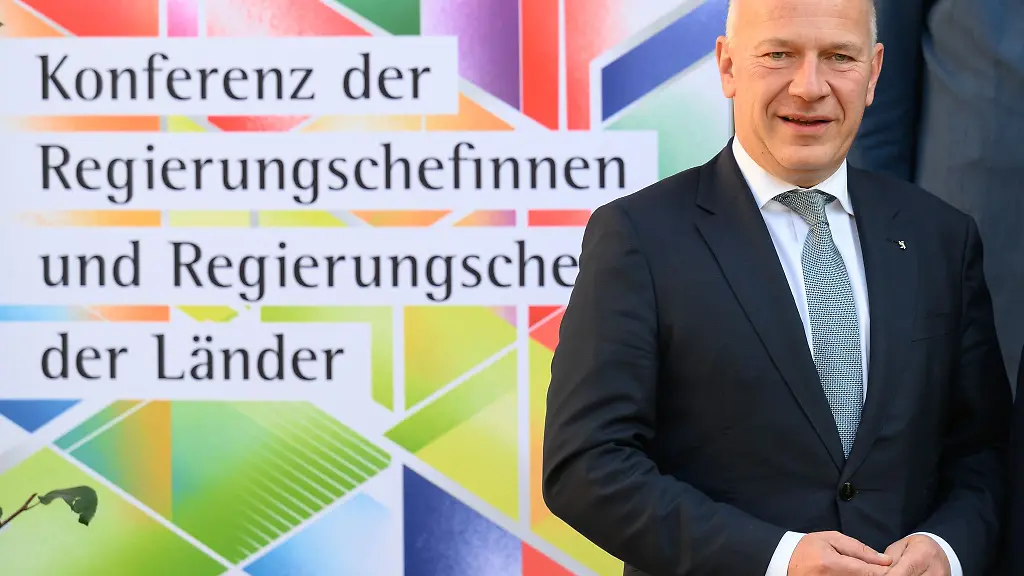 Berlins-Regierender-Buergermeister-Kai-Wegner-CDU-sieht-Fortschritte-bei-der-Diskussion-ueber-weitere-Massnahmen-in-der-Migrationspolitik