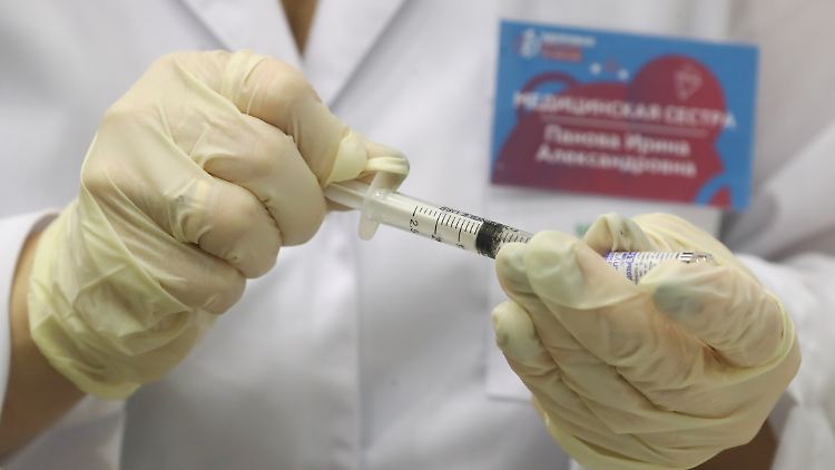Über mehrere Wochen hinweg kann mit dem Bericht nachgewiesen werden, dass Geimpfte seltener ins Krankenhaus eingeliefert werden.