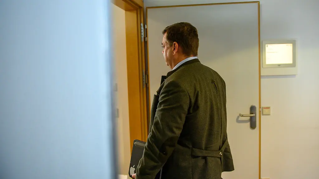 Raeuscher-zieht-Konsequenzen-aus-seinem-Tweet