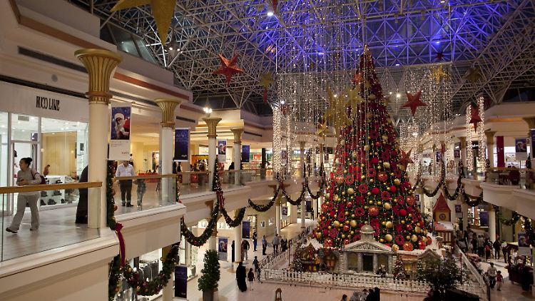 Auch in Dubai sind die Einkaufszentren zur Weihnachtszeit festlich dekoriert. 