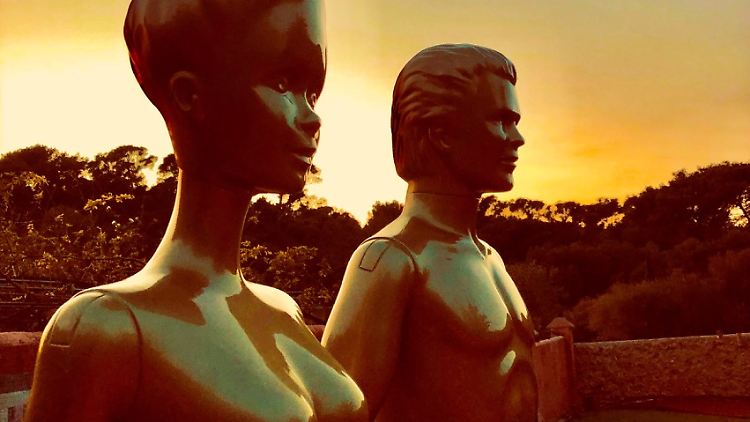 Charmant zitieren Yannick Vu und Ben Jakober Bekanntes, wie hier mit den "Golden Idols".