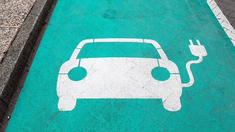 Plätze, wie diese, sind E-Autos vorbehalten.