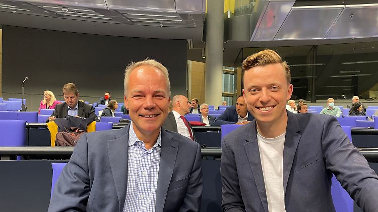 Matthias Miersch (li.) kennt Adis Ahmetovic schon als Kind.